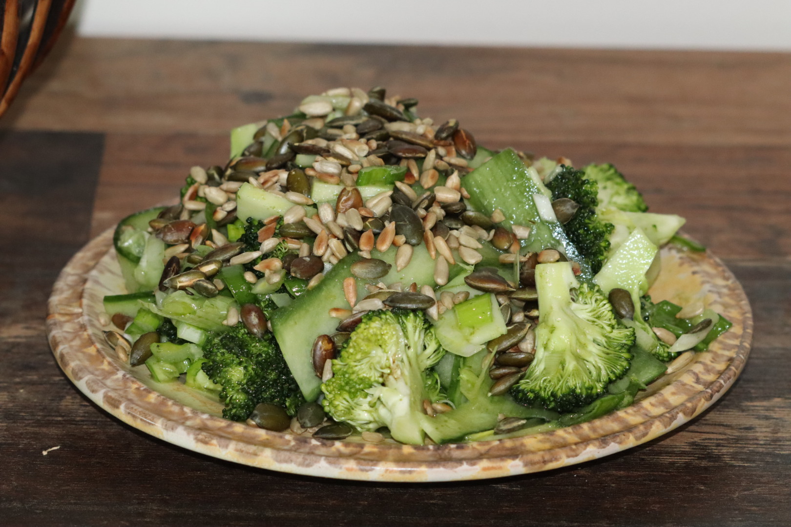 Ramslök- och broccolisallad